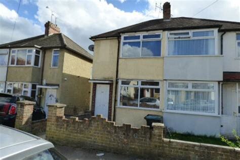 AVAILABLE TO CASH BUYERSBenjamin Stevens are delighted to. . Studio flats to rent in luton